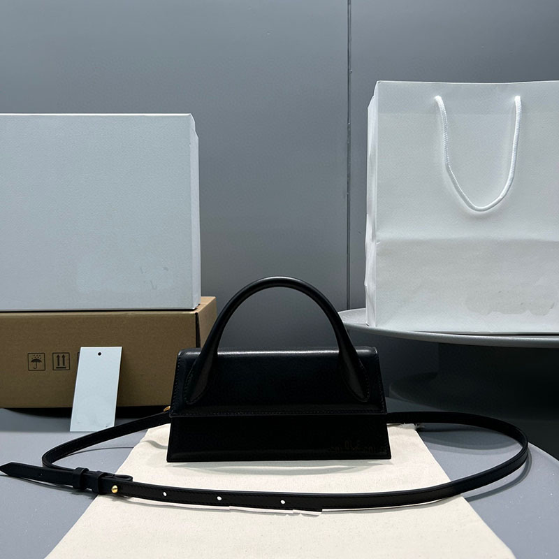 European and American retro leather messenger bag fashion waterproof handbag designer new leathers Black shoulder slung leather mini square cute lady, Pink
European and American retro leather messenger bag fashion waterproof handbag designer new leathers Black shoulder slung leather mini square cute lady, Pink