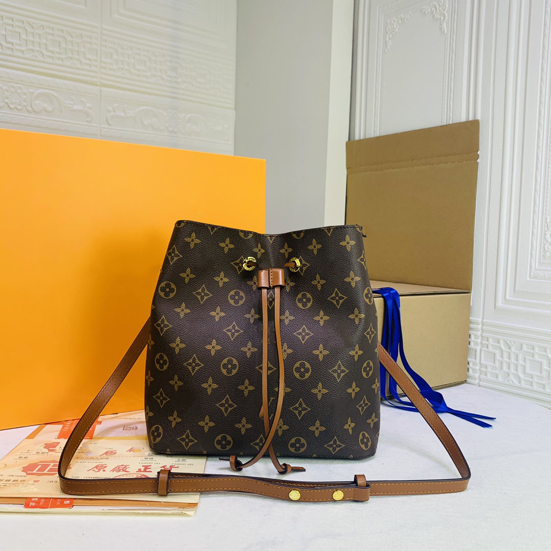 Designer Lady cross-body bag luxury leather shoulder chain handbag cover classic fashion size 26-22-27cm 451364
Designer Lady cross-body bag luxury leather shoulder chain handbag cover classic fashion size 26-22-27cm 451364