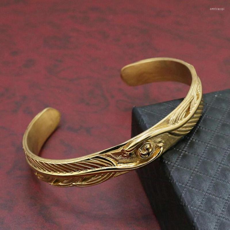 Bangle Takahashi Goro Feather Bracelet Personality Retro Opening Simple Fashion Titanium Steel
Bangle Takahashi Goro Feather Bracelet Personality Retro Opening Simple Fashion Titanium Steel