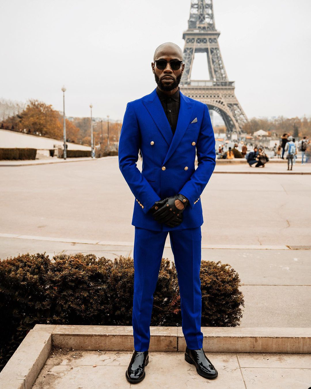 Two Pieces Unique Wedding Tuxedos Men Suits Solid Color Peaked Modern Formal Slim Two-Button Customized Fit Notched Lapel Slim Three Outer Pockets Jac