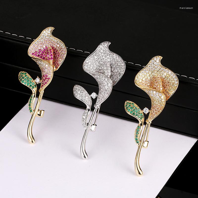 Brooches OKILY Shiny Three Color Zircon Flower Pins And For Women Wedding Accessories Jewelry Luxe Tulip Bouquet Broochpins
Brooches OKILY Shiny Three Color Zircon Flower Pins And For Women Wedding Accessories Jewelry Luxe Tulip Bouquet Broochpins