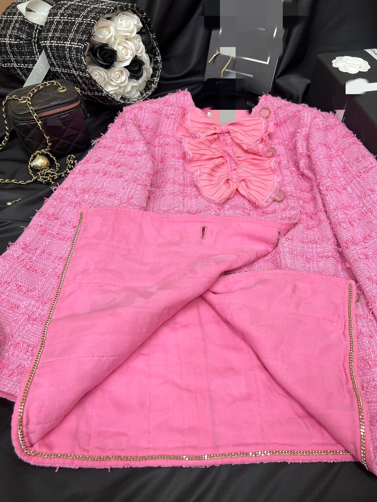Chan New Women' brand jacket OOTD designer Fashion high-end autumn winter LOGO Metal chain tweed coat Leisure Spring Coats cardigan Women birthday Christmas Gift, Pink
Chan New Women' brand jacket OOTD designer Fashion high-end autumn winter LOGO Metal chain tweed coat Leisure Spring Coats cardigan Women birthday Christmas Gift, Pink