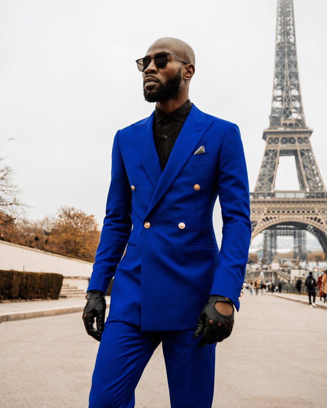 Two Pieces Unique Wedding Tuxedos Men Suits Solid Color Peaked Modern Formal Slim Two-Button Customized Fit Notched Lapel Slim Three Outer Pockets Jac