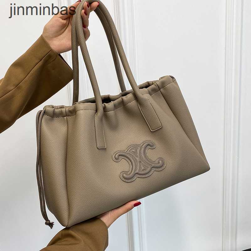 65% Discount in Stores Design Small Square Bag Autumn New Triumph Arch Tote Bag Shoulder Lizhi Pattern Shopping Women's Handbag, Yellow brown
65% Discount in Stores Design Small Square Bag Autumn New Triumph Arch Tote Bag Shoulder Lizhi Pattern Shopping Women's Handbag, Yellow brown