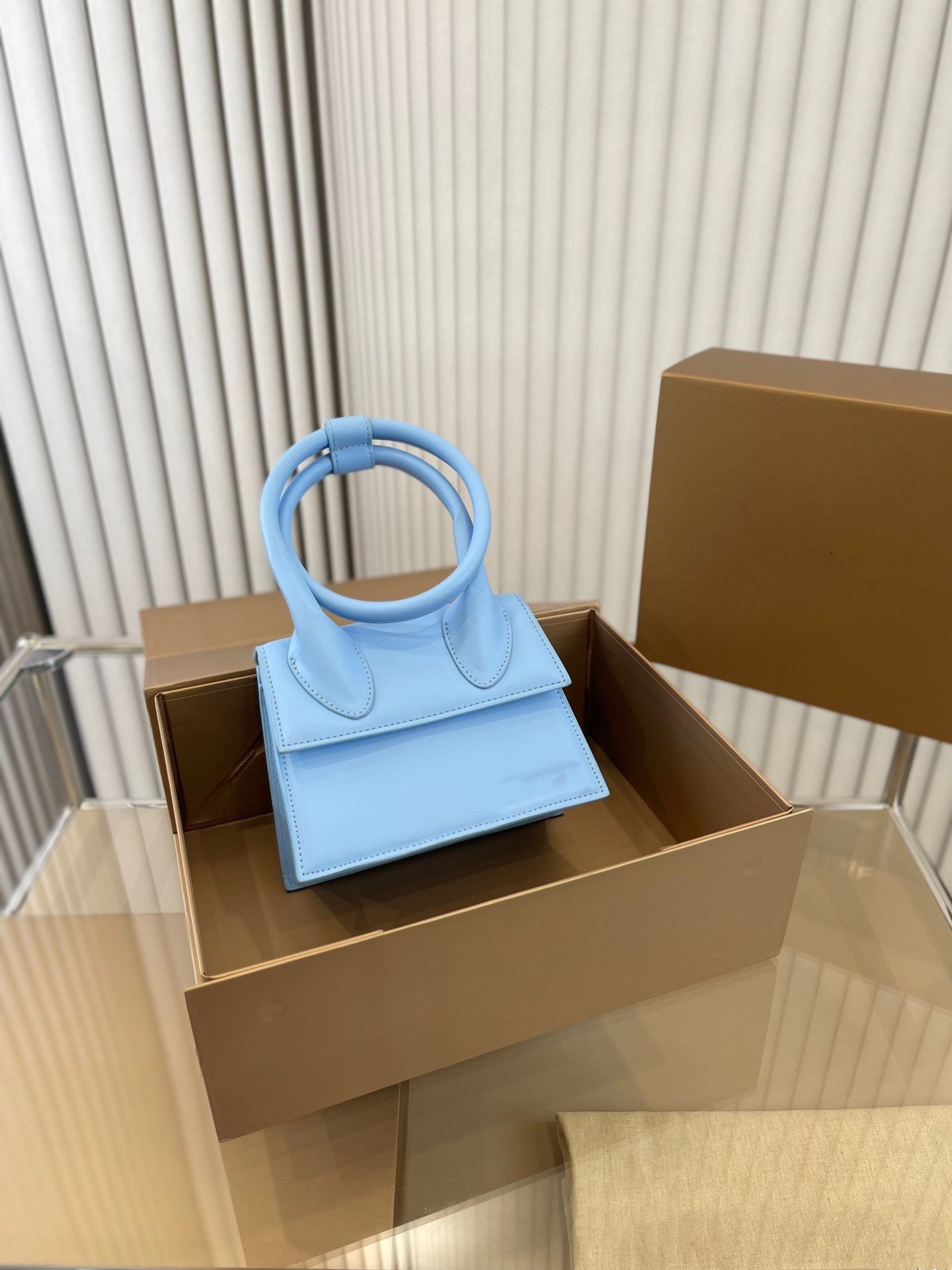 YY Luxury Designer Bags Jac Retro Niche Women's 2023 Early Spring New Fashion mini Square Round Handbag One Shoulder Underarm Crossbody Bag
YY Luxury Designer Bags Jac Retro Niche Women's 2023 Early Spring New Fashion mini Square Round Handbag One Shoulder Underarm Crossbody Bag