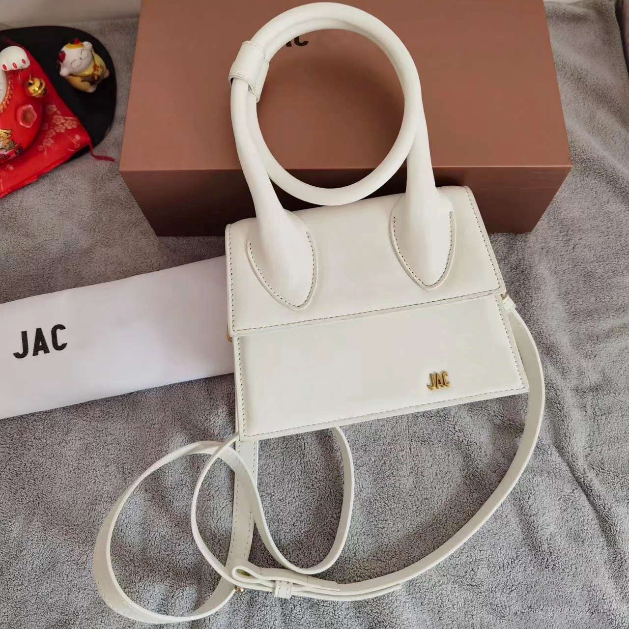 jacquems Le Chiquito Noeud Luxurys Designers Genuine Leather luxury totes clutch hourglass Crossbody women men fashion handbag Shoulder travel Evening flap strap, 10
jacquems Le Chiquito Noeud Luxurys Designers Genuine Leather luxury totes clutch hourglass Crossbody women men fashion handbag Shoulder travel Evening flap strap, 10