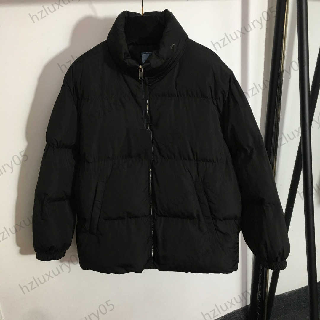 Womens Jacket Designer Triangle Logo Decoration High Collar Long Sleeve Jackets Zipper Open Quilted Thicken Casual Coats Light Warm Fashion Brand Women Apparel
Womens Jacket Designer Triangle Logo Decoration High Collar Long Sleeve Jackets Zipper Open Quilted Thicken Casual Coats Light Warm Fashion Brand Women Apparel