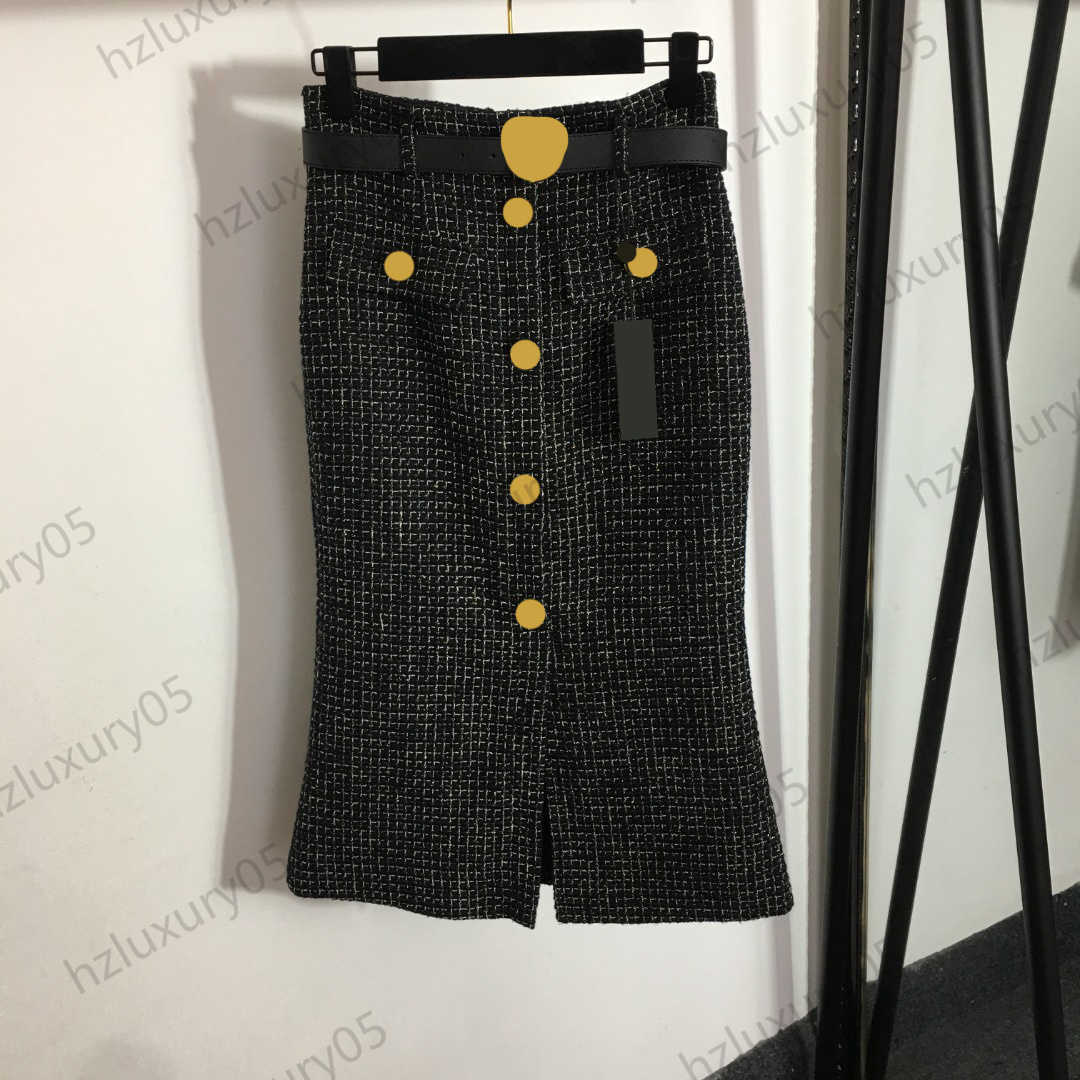 Womens Skirts Custom Button Trim Metal Safety Buckle Belt Slim High Waist Skirt Bright Silk Blended Tweed Fabric Slimming Fish Tail Skirt Designer Women Clothes
Womens Skirts Custom Button Trim Metal Safety Buckle Belt Slim High Waist Skirt Bright Silk Blended Tweed Fabric Slimming Fish Tail Skirt Designer Women Clothes
