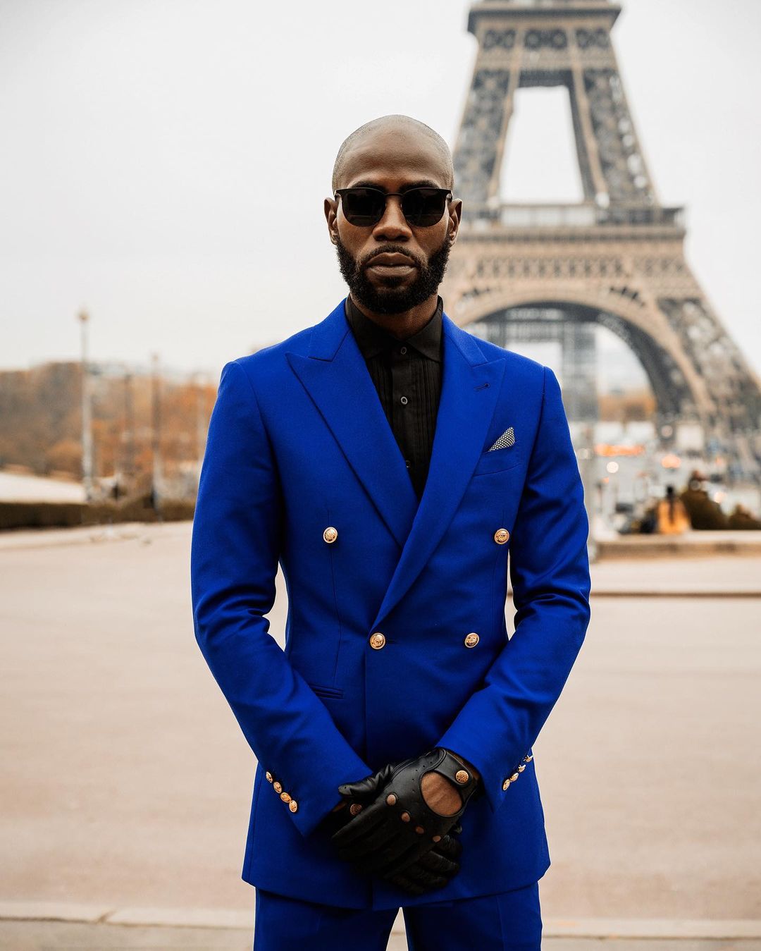 Two Pieces Unique Wedding Tuxedos Men Suits Solid Color Peaked Modern Formal Slim Two-Button Customized Fit Notched Lapel Slim Three Outer Pockets Jac