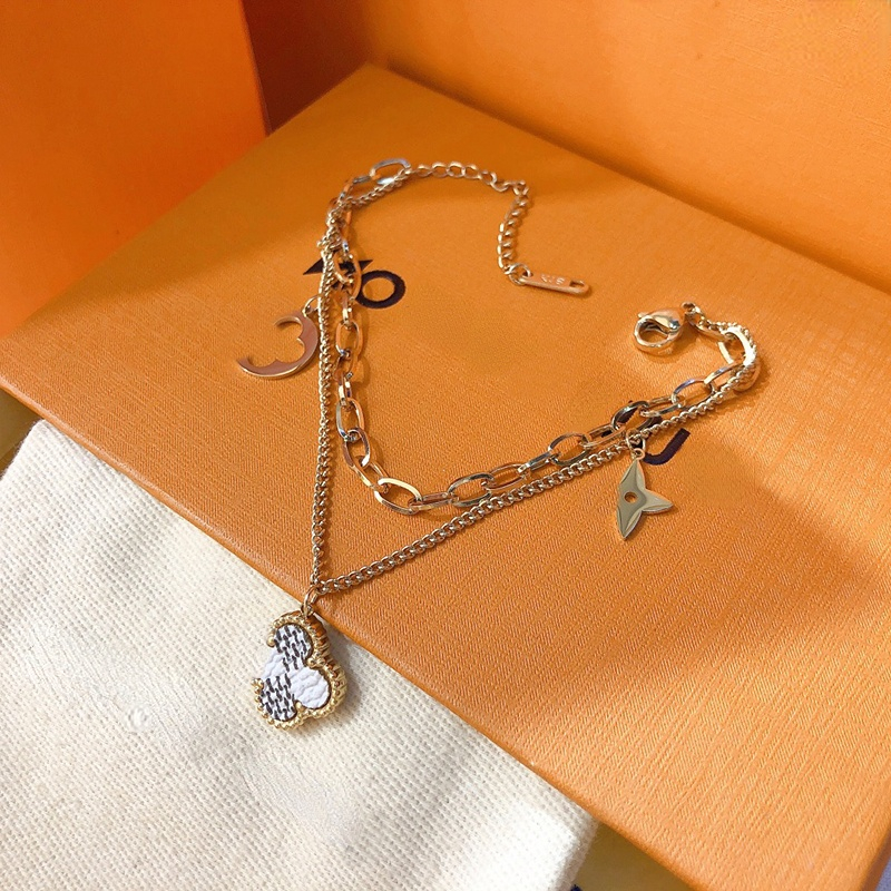 New Style Bracelets Women Bangle Designer Letter Jewelry Faux Leather 18K Gold Plated Stainless steel Wristband Cuff Chain Fashion Jewelry Accessories L090
New Style Bracelets Women Bangle Designer Letter Jewelry Faux Leather 18K Gold Plated Stainless steel Wristband Cuff Chain Fashion Jewelry Accessories L090
