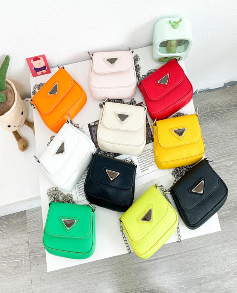 INS Kids triangle Purse Fashion Girls metail chain messenger bag Designer children PU Letter one shoulder bags women mini Zero Wal9111787, Black
INS Kids triangle Purse Fashion Girls metail chain messenger bag Designer children PU Letter one shoulder bags women mini Zero Wal9111787, Black