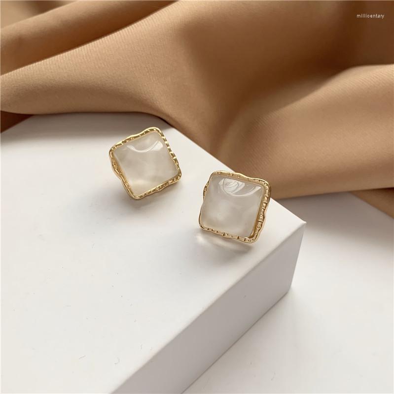 Backs Earrings Korean Temperament Simple Geometric Square Button Clip Fashion Retro Girl White Stone No Piercing
Backs Earrings Korean Temperament Simple Geometric Square Button Clip Fashion Retro Girl White Stone No Piercing