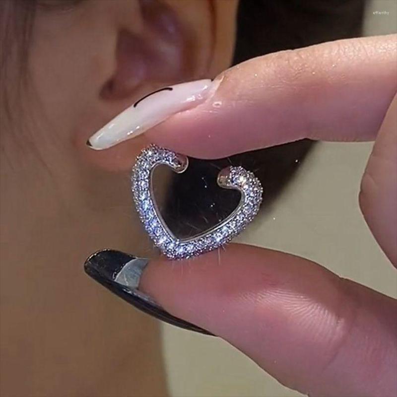 Backs Earrings Korean Simple Personality Wild Love Niche Design Sense Diamond-encrusted Sweet Ear Bone Clip Female
Backs Earrings Korean Simple Personality Wild Love Niche Design Sense Diamond-encrusted Sweet Ear Bone Clip Female