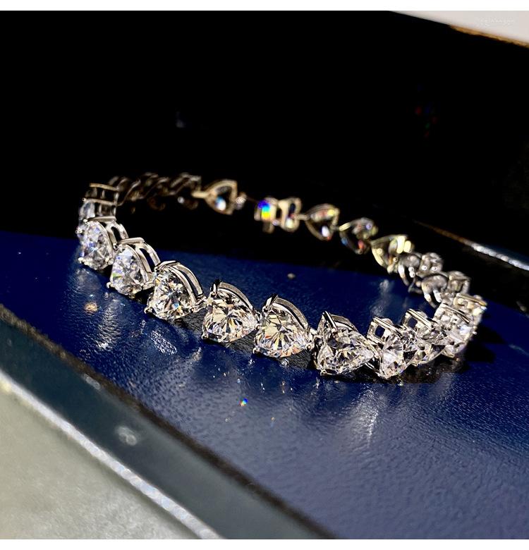 Charm Bracelets 2022 Trendy Exquisite Bracelet Silver Color Heart Shape Cubic Zirconia Ladies Romantic Wedding Jewelry
Charm Bracelets 2022 Trendy Exquisite Bracelet Silver Color Heart Shape Cubic Zirconia Ladies Romantic Wedding Jewelry