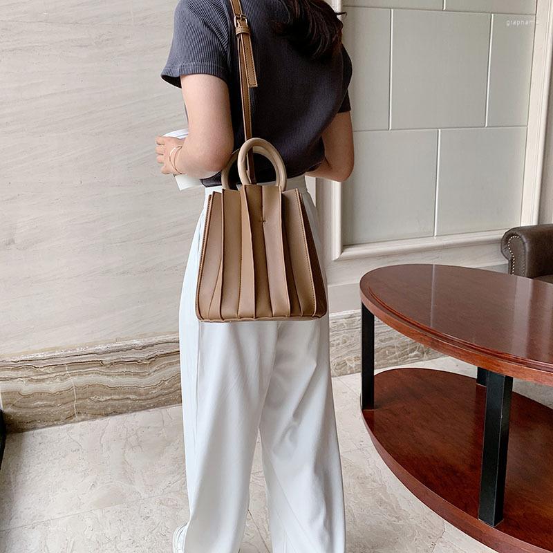 Evening Bags Women Bucket Bag Vintage Three-dimensional Pleated Handbag Wooden Ring Top Handle Designer Crossbody Clutch Purse, Beige
Evening Bags Women Bucket Bag Vintage Three-dimensional Pleated Handbag Wooden Ring Top Handle Designer Crossbody Clutch Purse, Beige