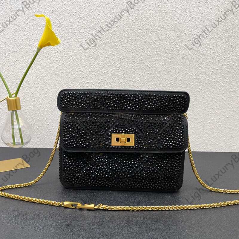 Crossbody Bag Top Women Bag Crystal Shoulder Bag Chain Cross-body Metal V LOGO Imported Cowhide Fashion Clasp Gold Chain Wallet 221206, Red
Crossbody Bag Top Women Bag Crystal Shoulder Bag Chain Cross-body Metal V LOGO Imported Cowhide Fashion Clasp Gold Chain Wallet 221206, Red