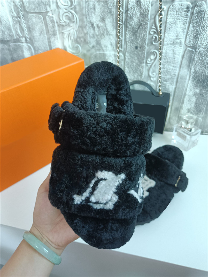Designer Luxury Paseo Flat Comfort Mule Black Logo Shearling Fur Slide Sandals Ladies cotton slipper With Box
Designer Luxury Paseo Flat Comfort Mule Black Logo Shearling Fur Slide Sandals Ladies cotton slipper With Box