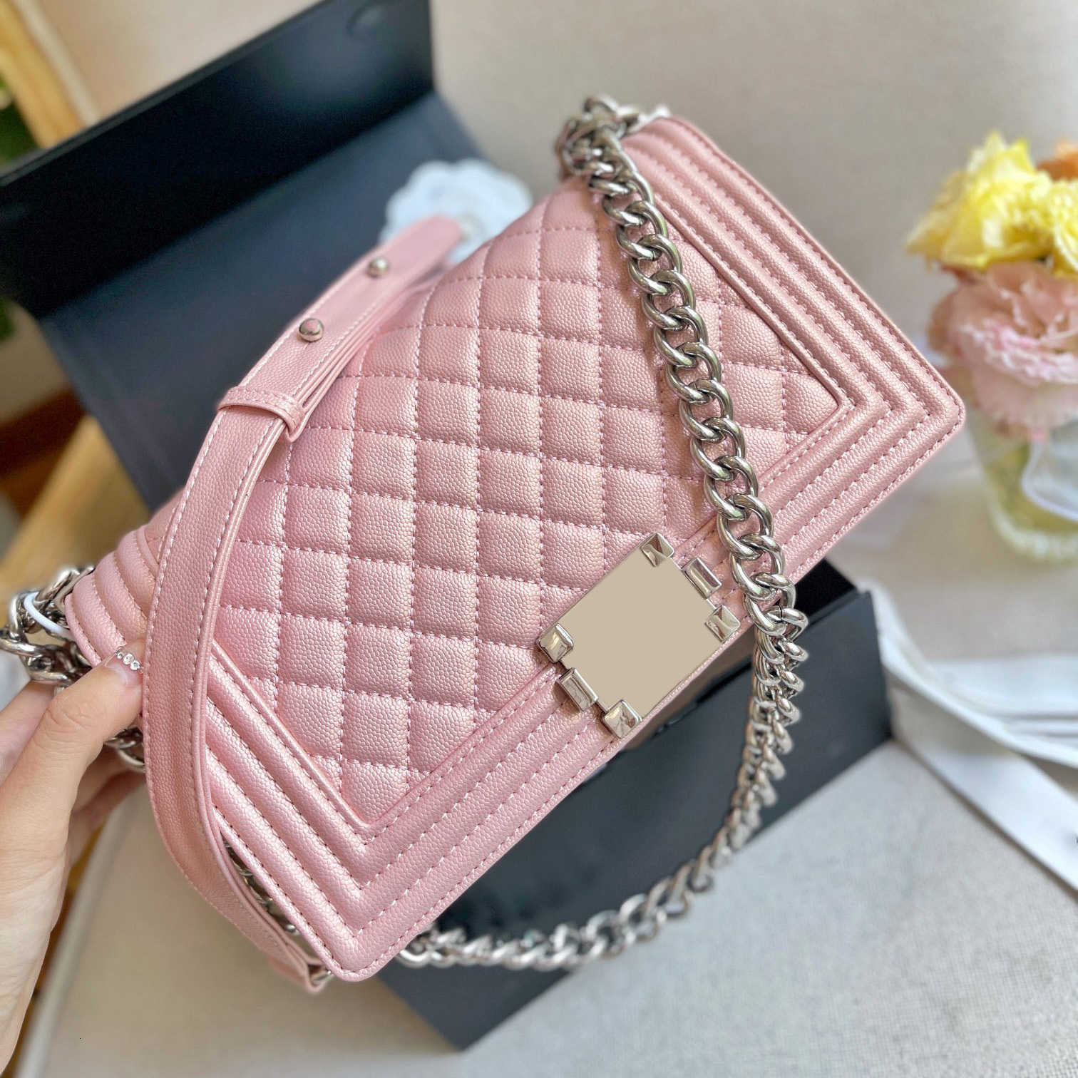 CC Bag Wallets Womens Pearl Calfskin Boys Flap Caviar Silver Hardware Chain Shoulder Bag Designer Quilted Diamond Check Luxury Ladies Classi, Box
CC Bag Wallets Womens Pearl Calfskin Boys Flap Caviar Silver Hardware Chain Shoulder Bag Designer Quilted Diamond Check Luxury Ladies Classi, Box