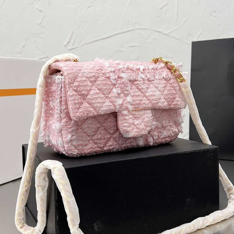 CC Bag Wallets 2022Ss Pink Tweed Classic Mini Flap Bags Quilted Matelasse Chain Crossbody Shoulder bag Outdoor Sacoche Luxury Designer Women, Box
CC Bag Wallets 2022Ss Pink Tweed Classic Mini Flap Bags Quilted Matelasse Chain Crossbody Shoulder bag Outdoor Sacoche Luxury Designer Women, Box