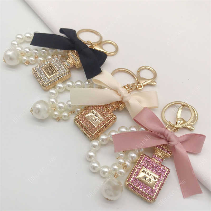Keys Luxury Crystal Bottle Keychain Car Key Chains Bow Tie Women Bag Handbag Pendants Jewelry
Keys Luxury Crystal Bottle Keychain Car Key Chains Bow Tie Women Bag Handbag Pendants Jewelry