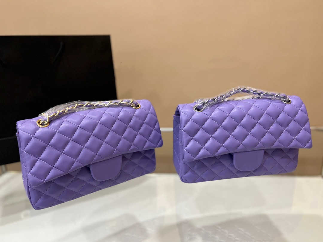 CC Bag Wallets Luxury designers handbags gold silver clasp buckle bag flap of the clutch check velvet thread purse double letters solid high, Box
CC Bag Wallets Luxury designers handbags gold silver clasp buckle bag flap of the clutch check velvet thread purse double letters solid high, Box