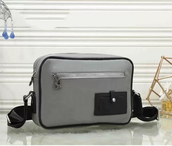 Luxury Designer travel Bag tote leather clutch handbag lady Duffel travel Embossing Women men handbags crossbody Shoulder Bags backpacks, Withlogo
Luxury Designer travel Bag tote leather clutch handbag lady Duffel travel Embossing Women men handbags crossbody Shoulder Bags backpacks, Withlogo