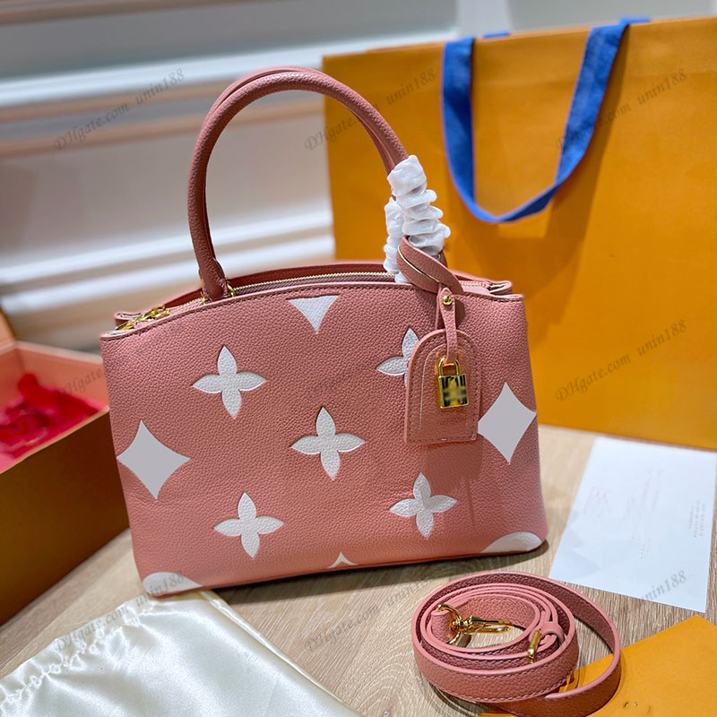 Womens Totes Bags Embossing Handbag Luxurys Designers Shouder Crossbody Bag Lambswool Genuine Leather Travel Handbags Laser Pure Steel Titanium Hardware 28CM, Pink
Womens Totes Bags Embossing Handbag Luxurys Designers Shouder Crossbody Bag Lambswool Genuine Leather Travel Handbags Laser Pure Steel Titanium Hardware 28CM, Pink