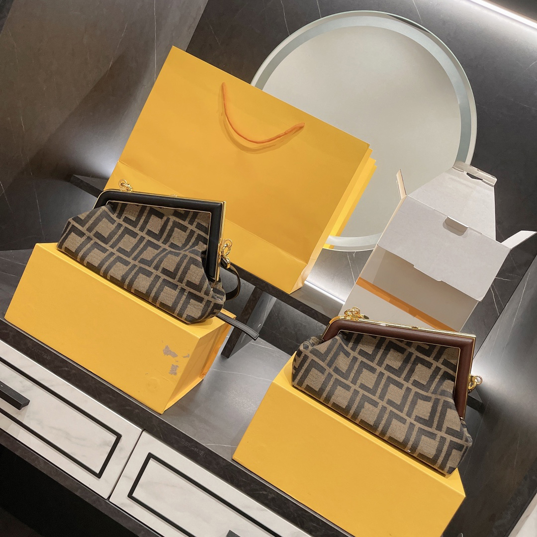 Luxury Classic clutch satchel Fend First Bags Women's mens Designer purses Genuine leather handbags crossbody tote Evening with shoulder strap travel pochette Bag, Carton
Luxury Classic clutch satchel Fend First Bags Women's mens Designer purses Genuine leather handbags crossbody tote Evening with shoulder strap travel pochette Bag, Carton