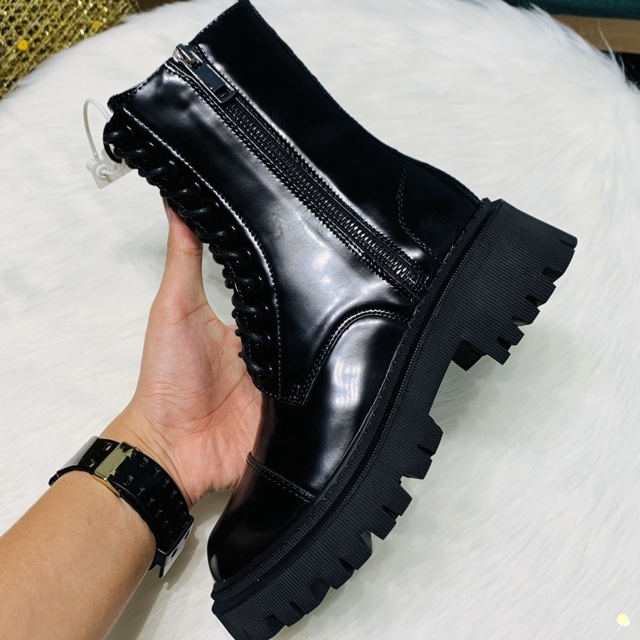 2022 New Half Boots Martin Designer Luxury Waterproof rubber Genuine Calfskin Soft Midsoles Shoes make your legs look slimmer Size 34-40, Black 1
2022 New Half Boots Martin Designer Luxury Waterproof rubber Genuine Calfskin Soft Midsoles Shoes make your legs look slimmer Size 34-40, Black 1
