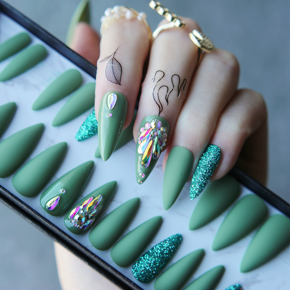 Nail Practice Display Olive green Salon Stiletto false nails DIY crystal glitter Fake full set press on custom box 24pcs 221206
Nail Practice Display Olive green Salon Stiletto false nails DIY crystal glitter Fake full set press on custom box 24pcs 221206