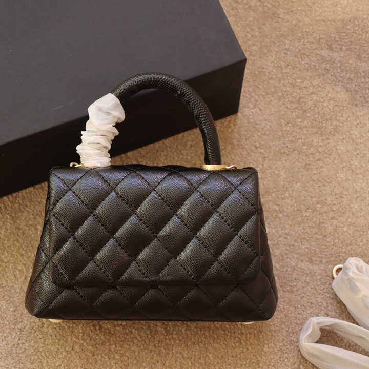 CC Bag Wallets 2022SsW Classic Mini Flap Caviar Top handle Totes Bags Calfskin Real Leather Multi Pochette Gold Metal Hardware Matelasse Cha, Box
CC Bag Wallets 2022SsW Classic Mini Flap Caviar Top handle Totes Bags Calfskin Real Leather Multi Pochette Gold Metal Hardware Matelasse Cha, Box
