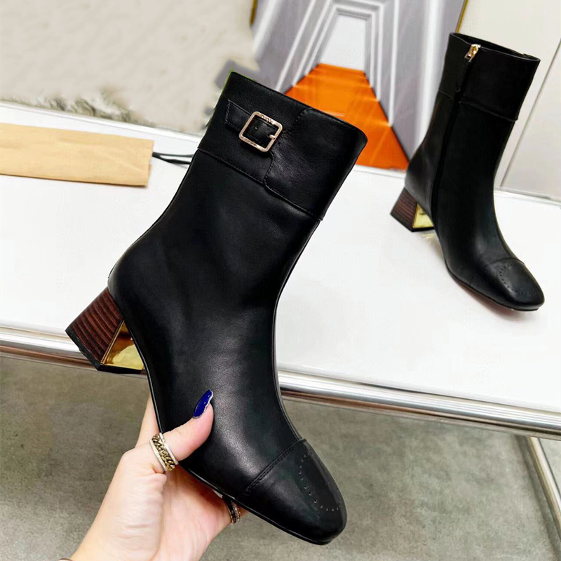 Designer Ladies High Heels Fashion Boots Autumn/Winter leather sexy chunky ankle boots square head buckle 6cm size 35-44 belt box
Designer Ladies High Heels Fashion Boots Autumn/Winter leather sexy chunky ankle boots square head buckle 6cm size 35-44 belt box