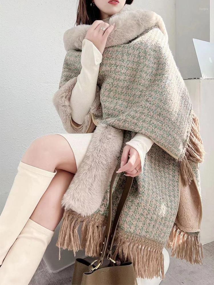 Women's Fur Add Velvet Padded Plaid Fringed Cloak Shawl Autumn And Winter Coat 
Women's Fur Add Velvet Padded Plaid Fringed Cloak Shawl Autumn And Winter Coat