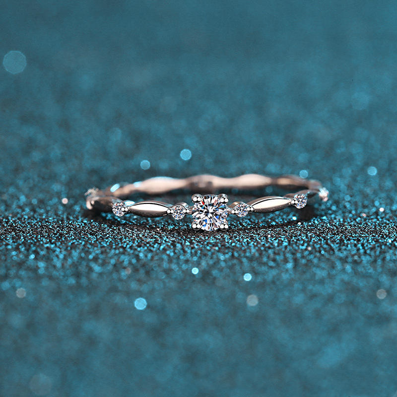 Solitaire Ring Silver 925 Original Brilliant 0 1 Diamond Test Past D Color Four Claws Gemstone for Girls Wedding Jewelry 221206
Solitaire Ring Silver 925 Original Brilliant 0 1 Diamond Test Past D Color Four Claws Gemstone for Girls Wedding Jewelry 221206