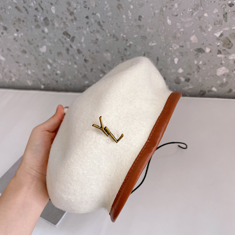 Berets For Women Luxury Womens Winter Cashmere Caps Designer Beret Gold Letter Warm Windproof Hats Bonnet Fashion Casual Cap 2212063QS, Black
Berets For Women Luxury Womens Winter Cashmere Caps Designer Beret Gold Letter Warm Windproof Hats Bonnet Fashion Casual Cap 2212063QS, Black