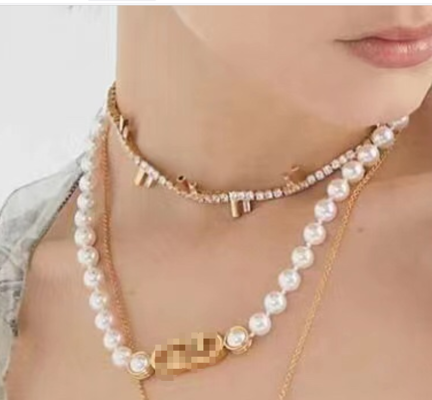 INS necklace New in luxury fine jewelry chain necklace for womens pendant k Gold Heart Designer Ladies Fashion pearl Saturn paperclip
INS necklace New in luxury fine jewelry chain necklace for womens pendant k Gold Heart Designer Ladies Fashion pearl Saturn paperclip
