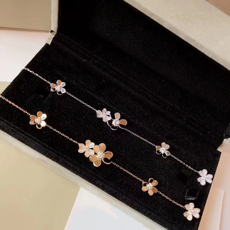 Luxury VAN Clover Charms Love Designer Bracelet for Women 18K Gold Cute Ladybug 3 Leaf Red Bangles Nail Bracelets Jewelry
Luxury VAN Clover Charms Love Designer Bracelet for Women 18K Gold Cute Ladybug 3 Leaf Red Bangles Nail Bracelets Jewelry