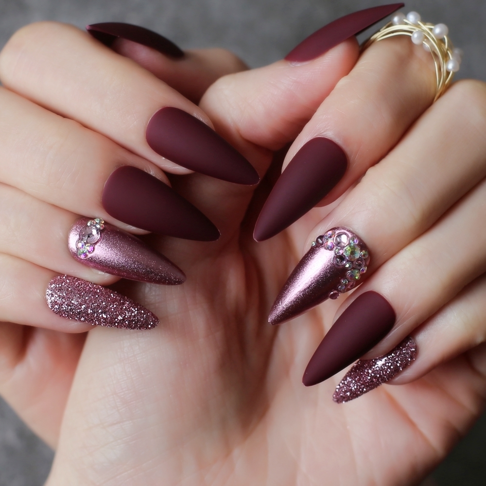 Nail Practice Display Purple glitter DIY Salon press on nails Burgundy Stiletto long Salon Fake nails Rose metal crystal Nude false nails 221206
Nail Practice Display Purple glitter DIY Salon press on nails Burgundy Stiletto long Salon Fake nails Rose metal crystal Nude false nails 221206