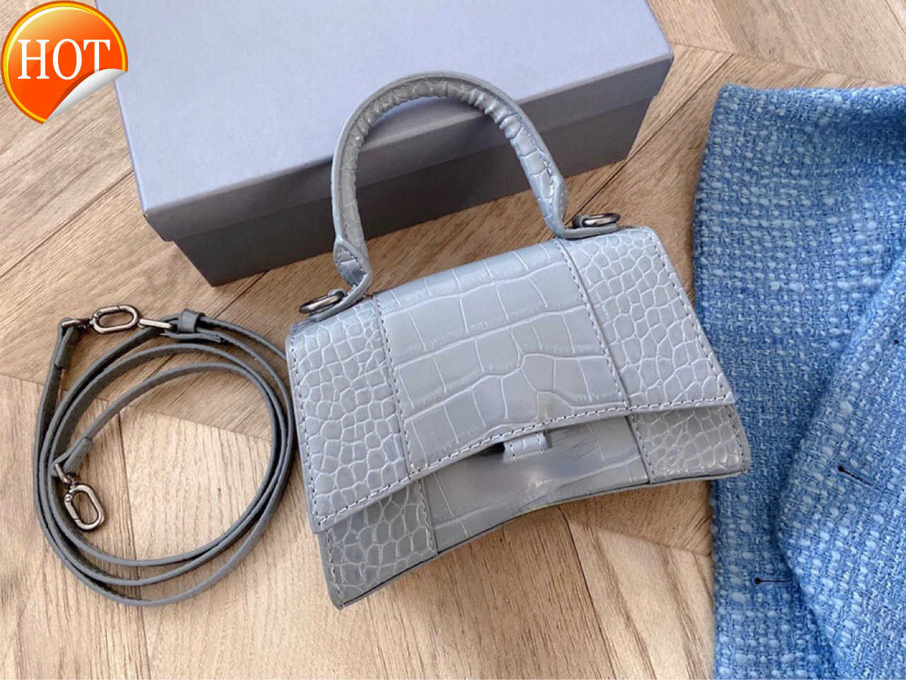 Women's Luxury Designers Handbags 2023 New Fashion Pattern Flip Tote Bags Fashion Hard Handle Long Strap Single Shoulder Bag Factory Direct Sales, Dark grey
Women's Luxury Designers Handbags 2023 New Fashion Pattern Flip Tote Bags Fashion Hard Handle Long Strap Single Shoulder Bag Factory Direct Sales, Dark grey