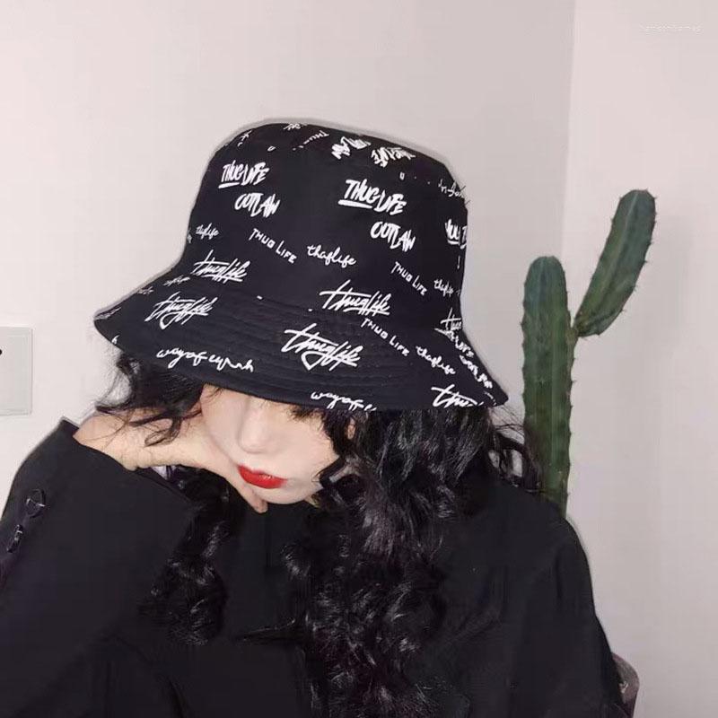 Berets Letter Graffiti Bucket Hat Hipster Designer Unisex Black Letters Embroidery Double Side Wear Fisherman Hats Panama Hip Hop Caps
Berets Letter Graffiti Bucket Hat Hipster Designer Unisex Black Letters Embroidery Double Side Wear Fisherman Hats Panama Hip Hop Caps