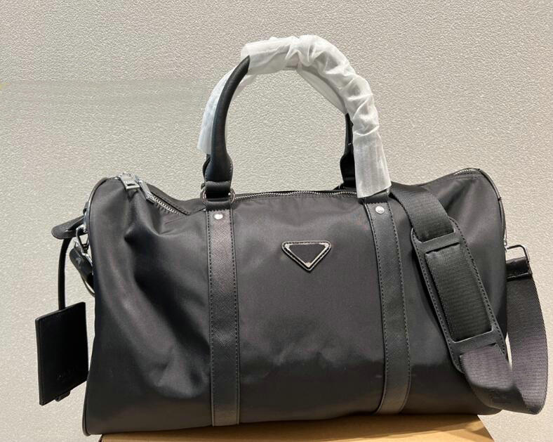 

Designer Nylon Duffle Bags Unisex Large Capacity Travelling Bag Knapsack Handbag fashion Black Sports Package Portable Weekend Handbag Shoulder Cross Body