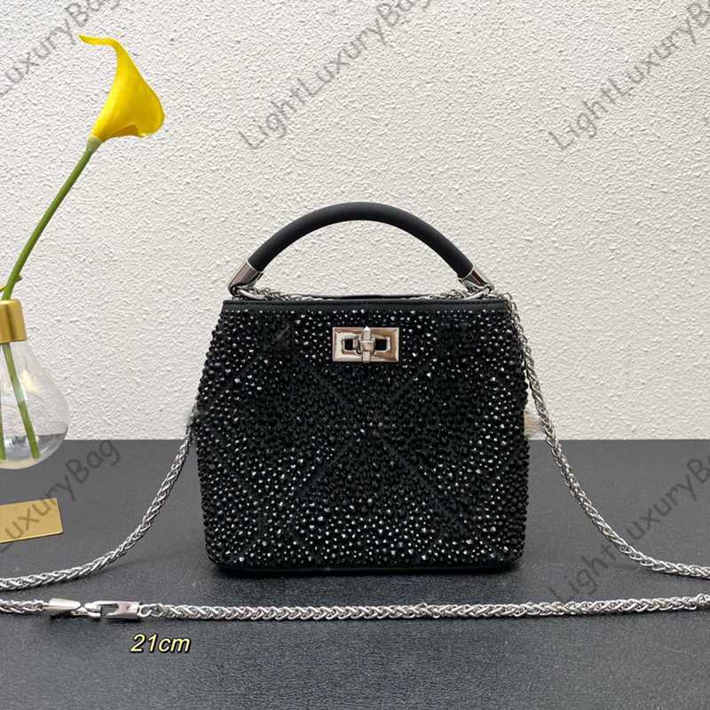 Bucket for Women Crossbody Bag Crystal Shoulder Bags Chain Cross-body Metal V LOGO Imported Cowhide Fashion Clasp 221206, Blue
Bucket for Women Crossbody Bag Crystal Shoulder Bags Chain Cross-body Metal V LOGO Imported Cowhide Fashion Clasp 221206, Blue