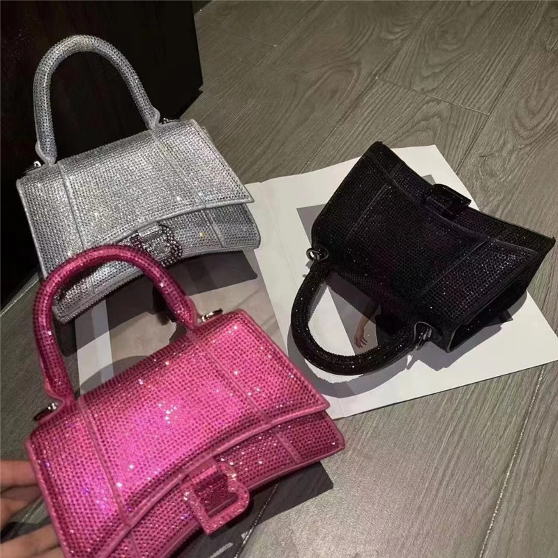 New Fashion Full Diamond Hourglass Flap Shoudler Bag Women Shining Flash Diamond Hot Girl Handheld Oblique Span Flaps, Pink
New Fashion Full Diamond Hourglass Flap Shoudler Bag Women Shining Flash Diamond Hot Girl Handheld Oblique Span Flaps, Pink