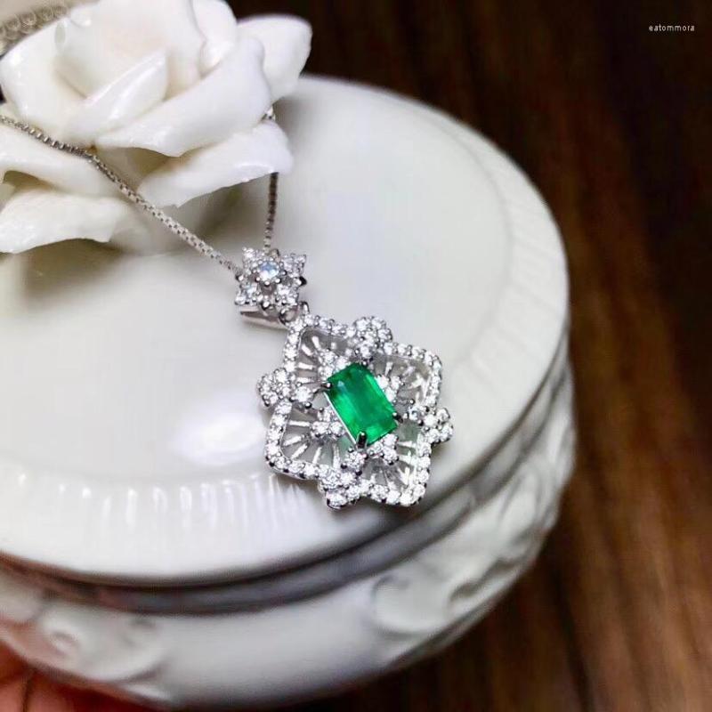 Chains Exquisite Necklace Natural Green Emerald Gem Pendant Of Three Color Silver Birthday Anniversary Gift Ornament
Chains Exquisite Necklace Natural Green Emerald Gem Pendant Of Three Color Silver Birthday Anniversary Gift Ornament