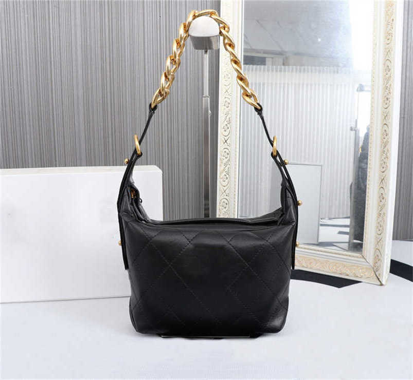 CC Bag Wallets Novaoxy design single shoulder armpit bag 2021 PU leather large capacity chain handbag Korean lozenge fashion complete with m, Red
CC Bag Wallets Novaoxy design single shoulder armpit bag 2021 PU leather large capacity chain handbag Korean lozenge fashion complete with m, Red