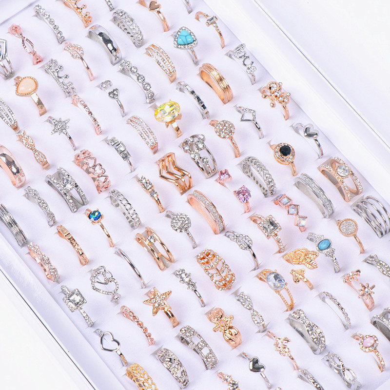 Band Rings Rings 50pcs lot Women s Fashion Exquisite Silver Golden Plated Jewelry Finger Mix Style Wholesale 221206