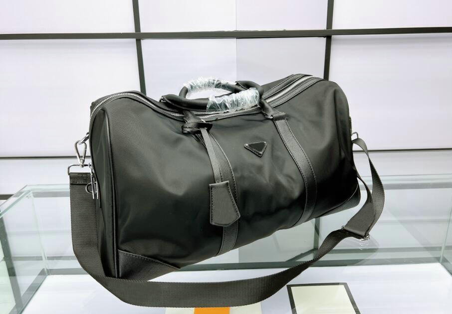 

Designer Nylon Duffle Bag Handbag Fashion 48cm Unisex Large Capacity Commerce Travelling Knapsack Black Sports Package Portable Weekend Handbag