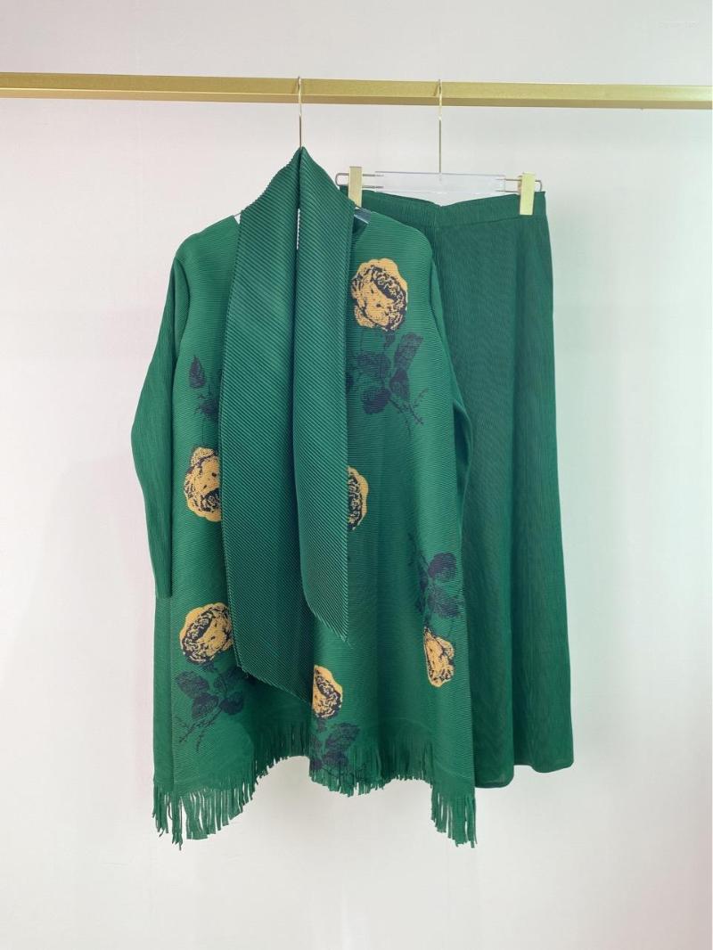 Women's Two Piece Pants Pleated Retro Print Set 2023 Spring Loose Large Size Jacket Straight Two-piece, Peacock blue
Women's Two Piece Pants Pleated Retro Print Set 2023 Spring Loose Large Size Jacket Straight Two-piece, Peacock blue