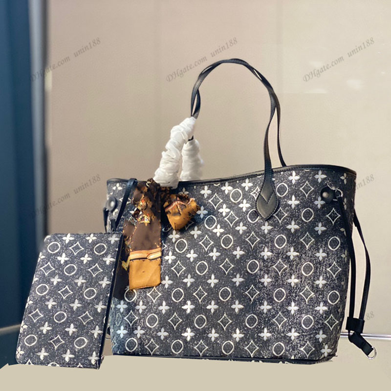 22FW Luxurys Designers Women Shoulder bags Upscale Canvas Totes Shopping Bags Game On Handbag Sports Outdoor Travel Pouch Crossbody Bag Ladies With Coin Purse 33cm, Grey
22FW Luxurys Designers Women Shoulder bags Upscale Canvas Totes Shopping Bags Game On Handbag Sports Outdoor Travel Pouch Crossbody Bag Ladies With Coin Purse 33cm, Grey
