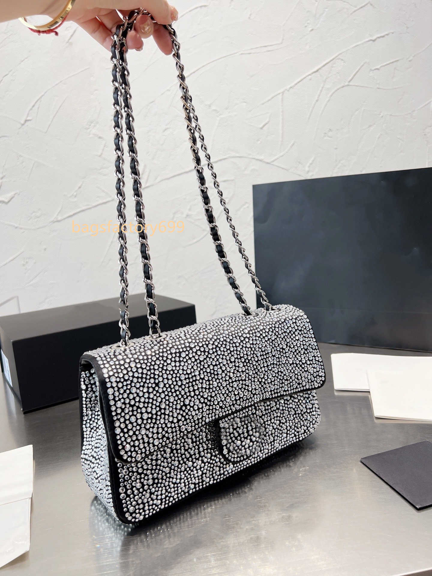 CC Bag Wallets High quality designer crossbody bag fashion luxury handbags leather shoulder women clutch with badges silver set artificial m, 25cm
CC Bag Wallets High quality designer crossbody bag fashion luxury handbags leather shoulder women clutch with badges silver set artificial m, 25cm
